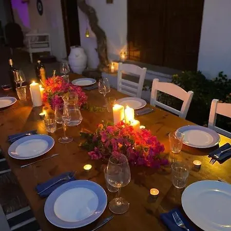 Margarita - Ampia Situated In Villa Lardos