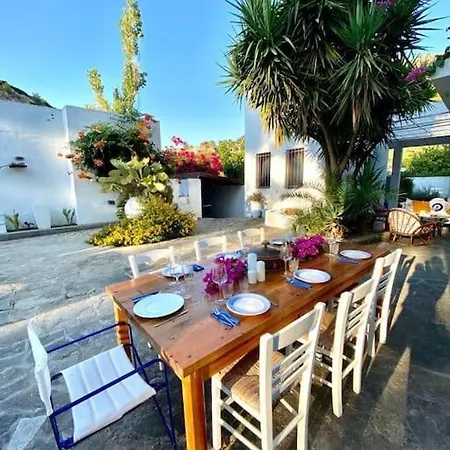Villa Margarita - Ampia Situated In *