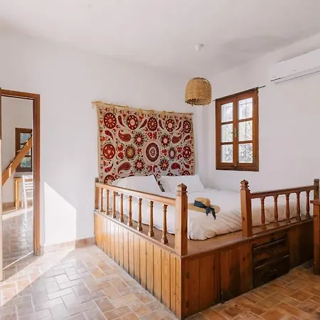 Margarita - Ampia Situated In Villa