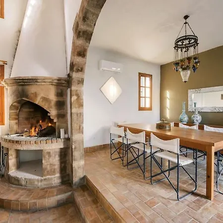 Villa Margarita - Ampia Situated In